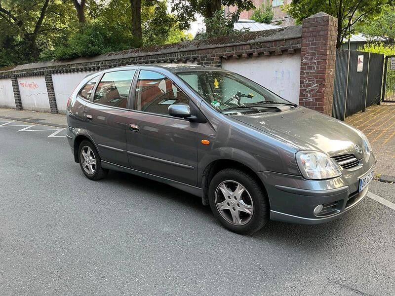 Silber Gebraucht 2005 Nissan Almera Tino Van / Kleinbus | 2.600 € (Fairer Preis) - Bild 1/4