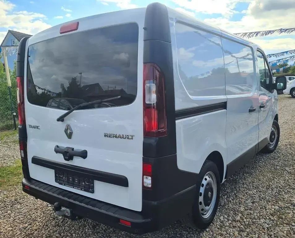 Gebraucht Renault Trafic Komfort 121 PS (88 kW) 2019 Weiß Van / Kleinbus