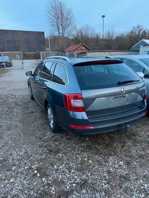 Gebraucht Skoda Octavia Style 110 PS (80 kW) 2015 Grau Kleinwagen