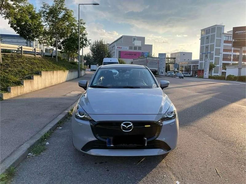 Grau Gebraucht 2023 Mazda 2 Center-Line Limousine | 12.250 € (Guter Preis) - Bild 1/4