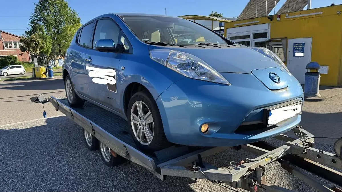 Gebraucht Nissan Leaf Basis 80 kW (109 PS) 2012 Blau (efficient blue (m)) Kleinwagen