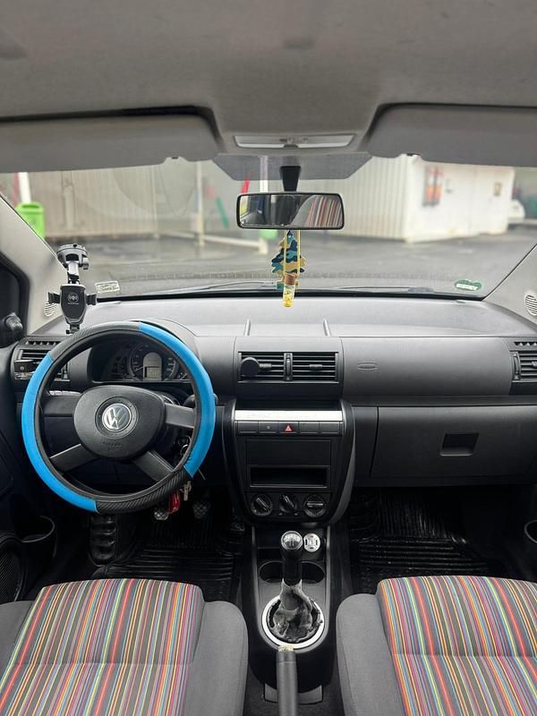 Gebraucht VW Fox 65 PS (47 kW) 2005 Blau Kleinwagen