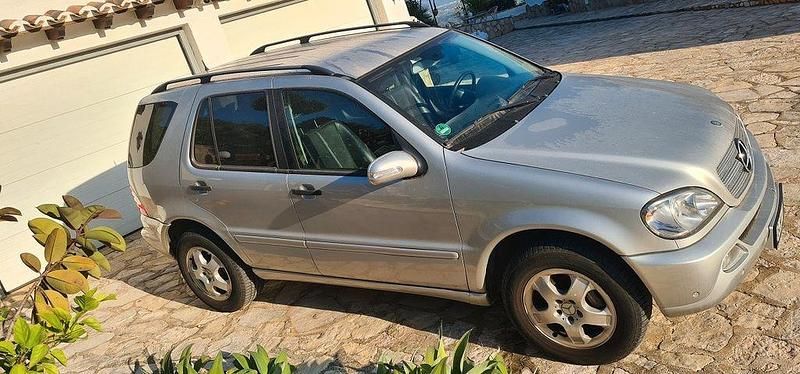 Gebraucht Mercedes ML270 163 PS (119 kW) 2004 Silber SUV