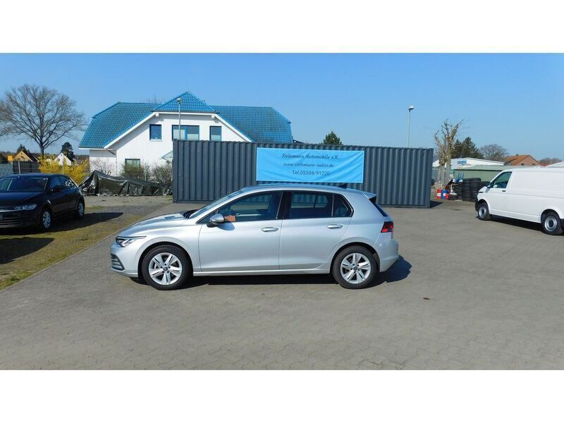 Silber Gebraucht 2024 VW Golf VIII Move Limousine | 21.390 € (Superpreis) - Bild 1/4