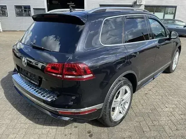 Gebraucht VW Touareg Executive 262 PS (192 kW) 2018 Deep black perleffekt SUV