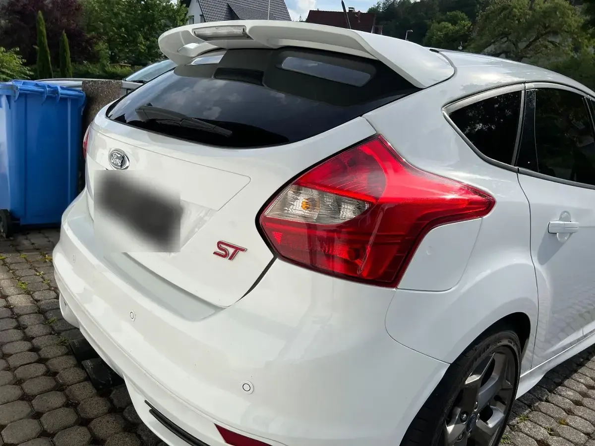Gebraucht Ford Focus ST 250 PS (183 kW) 2014 Weiß Limousine
