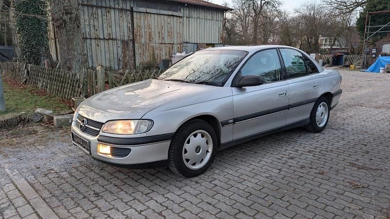 Grau Gebraucht 1997 Opel Omega Limousine | 995 € - Bild 1/4