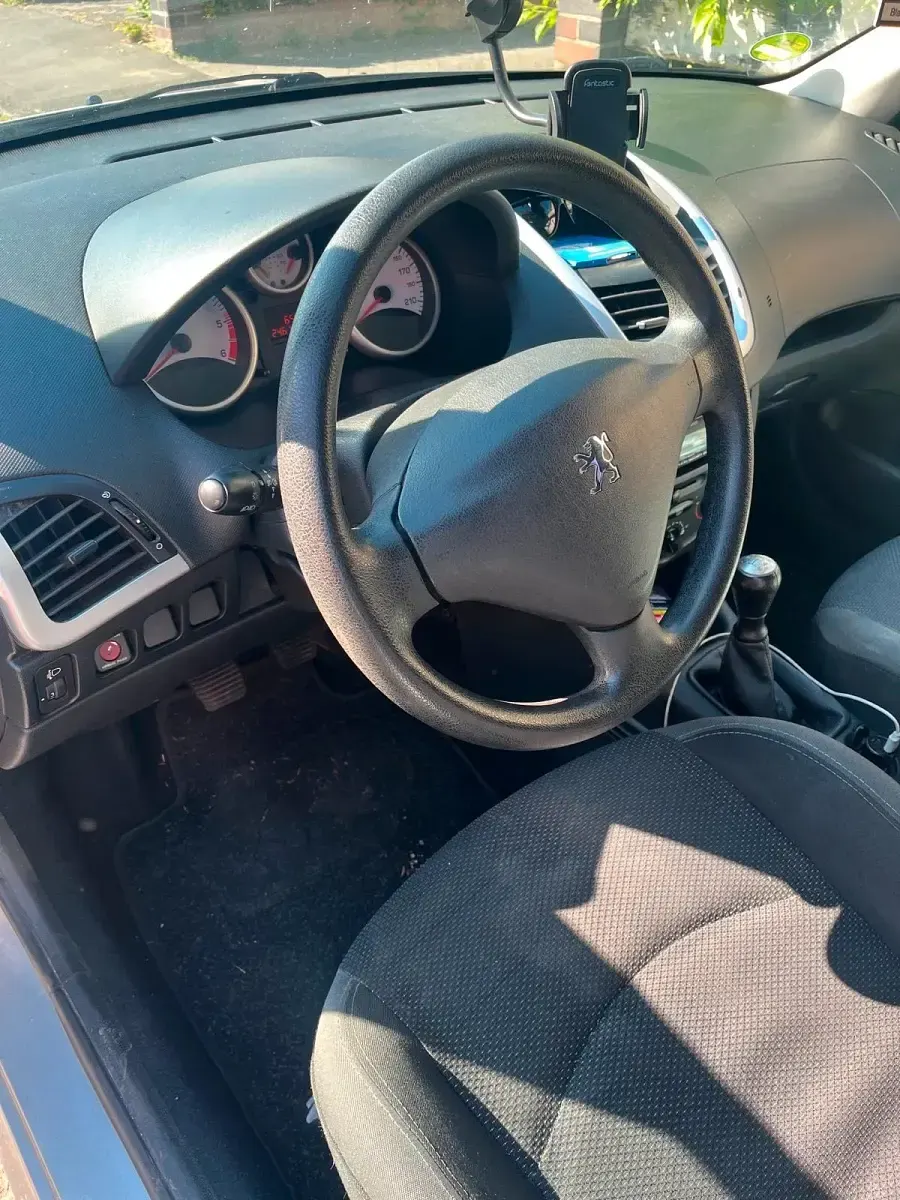 Gebraucht Peugeot 206+ 79 PS (58 kW) 2009 Grau Kleinwagen