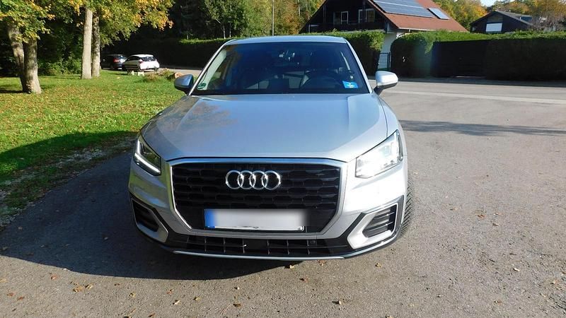 Silber Gebraucht 2018 Audi Q2 SUV | 16.800 € (Guter Preis) - Bild 1/4