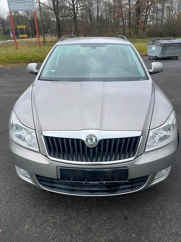 Gold Gebraucht 2009 Skoda Octavia Kombi | 6.000 € (Teuer) - Bild 1/4