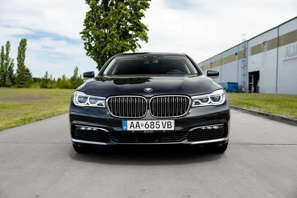 Gebraucht BMW 730 265 PS (194 kW) 2019 Grau Limousine
