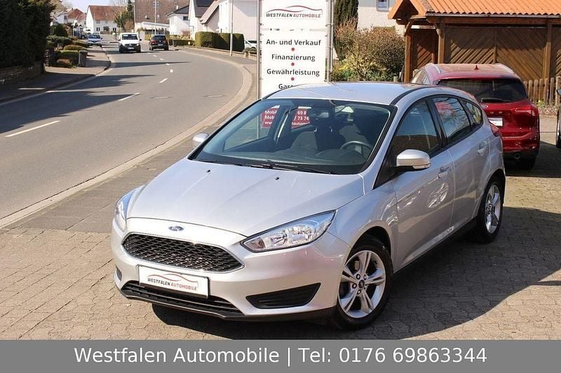 Silber Gebraucht 2015 Ford Focus Trend Limousine | 8.390 € (Fairer Preis) - Bild 1/4
