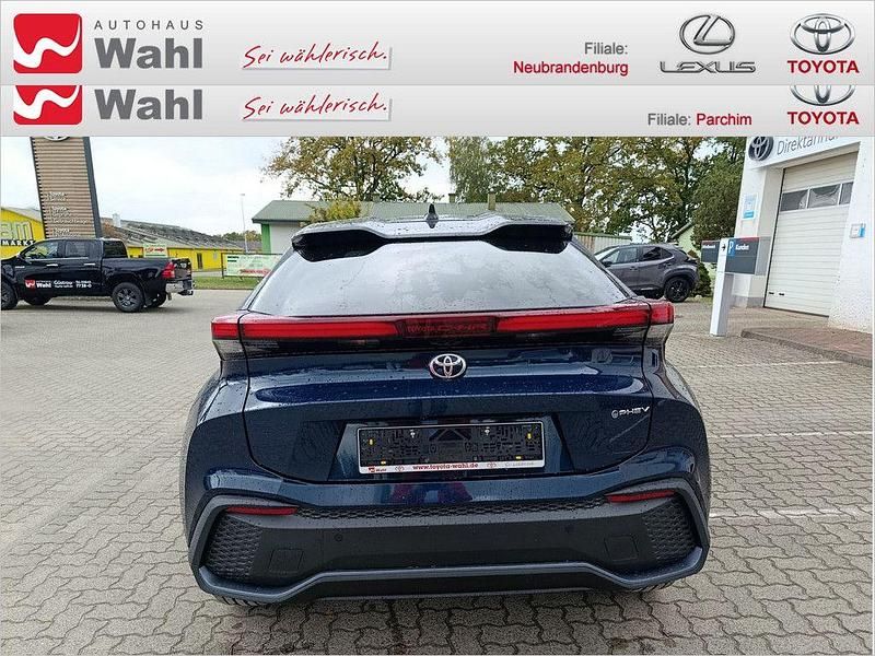 Neu Toyota C-HR 140 PS (102 kW) 2025 Blau SUV