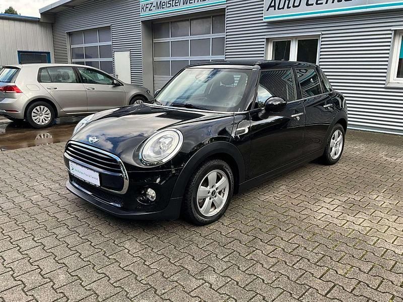 Gebraucht Mini Cooper 136 PS (100 kW) 2017 Midnight black metallic Kleinwagen