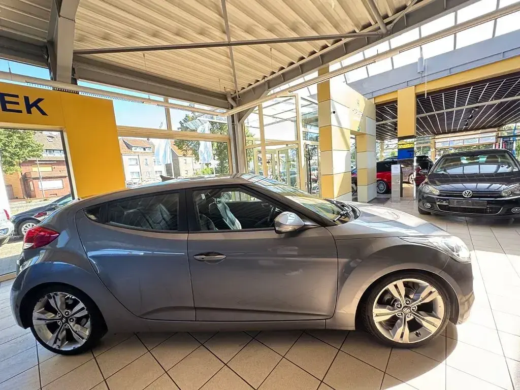 Gebraucht Hyundai Veloster 140 PS (102 kW) 2012 Silber Kleinwagen