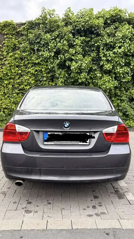 Gebraucht BMW 318 122 PS (89 kW) 2007 Grau Limousine