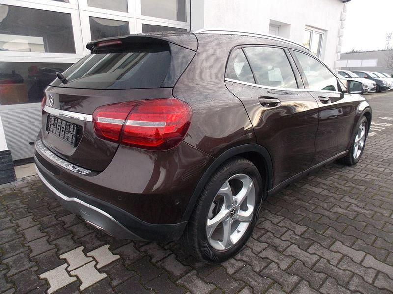 Gebraucht Mercedes GLA180 Business 122 PS (89 kW) 2018 Braun SUV