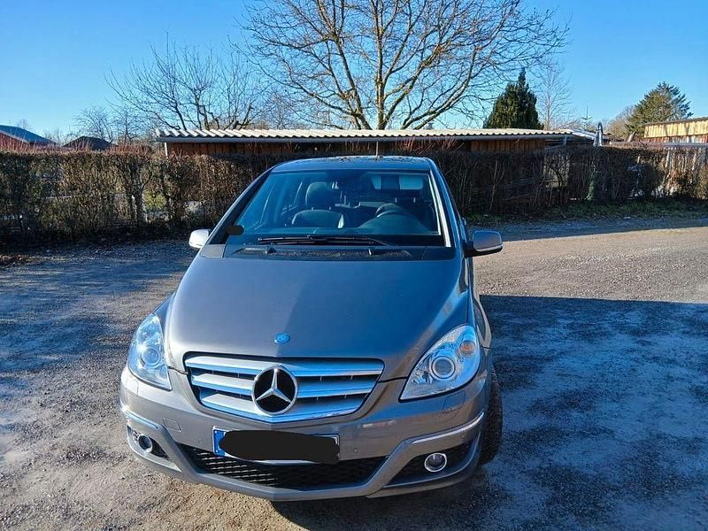 Gebraucht Mercedes B200 136 PS (100 kW) 2008 Silber Van / Kleinbus