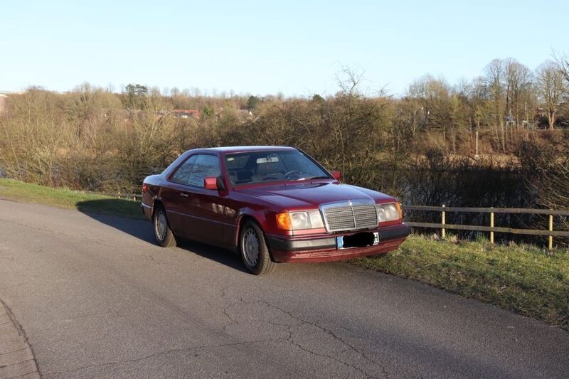 Rot Gebraucht 1989 Mercedes E300 Coupé | 5.200 € - Bild 1/4