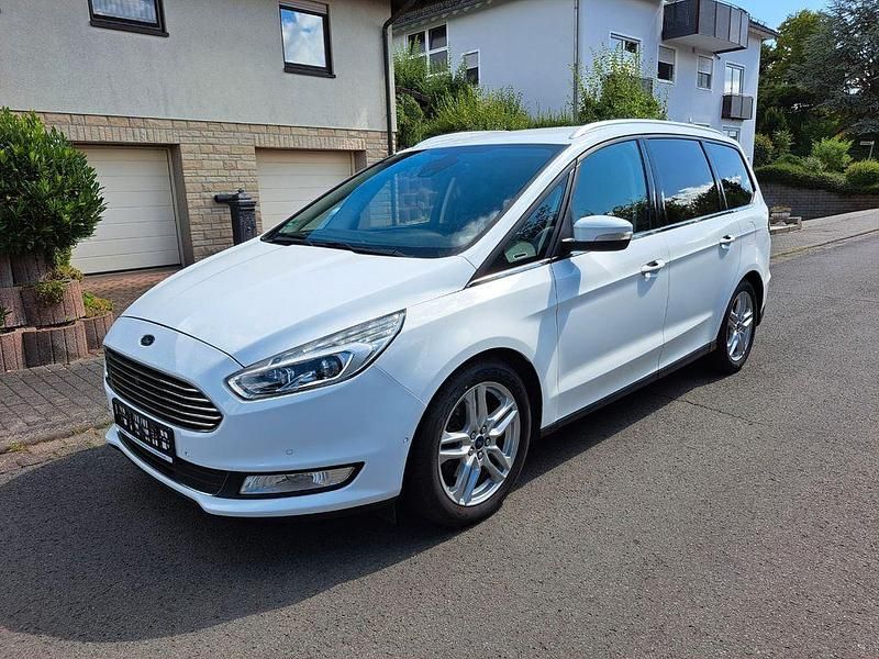 Weiß Gebraucht 2016 Ford Galaxy Titanium Van / Kleinbus | 11.600 € (Superpreis) - Bild 1/4