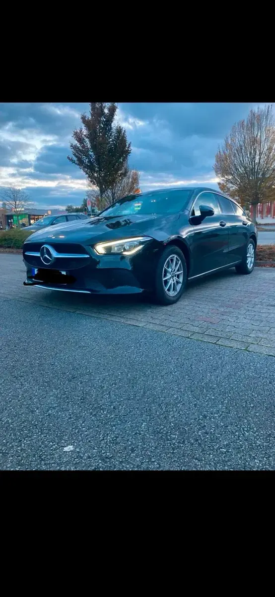 Gebraucht Mercedes CLA200 Progressive 150 PS (110 kW) 2021 Schwarz Coupé
