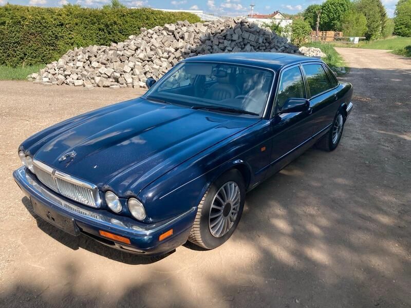 Blau Gebraucht 1995 Jaguar X300 Limousine | 7.500 € - Bild 1/4