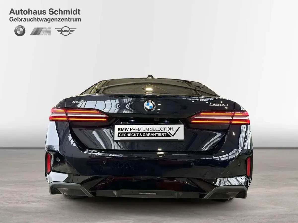 Gebraucht BMW 520 Comfort Edition 197 PS (144 kW) 2025 M carbonschwarz Limousine