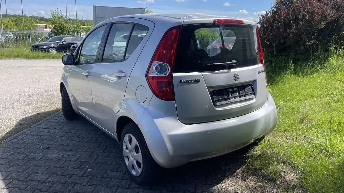 Gebraucht Suzuki Splash 65 PS (47 kW) 2010 Silber Kleinwagen