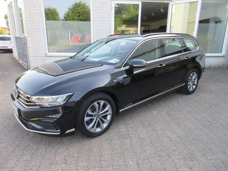 Deep black (metallic) Gebraucht 2020 VW Passat GTE Kombi | 21.988 € (Fairer Preis) - Bild 1/4