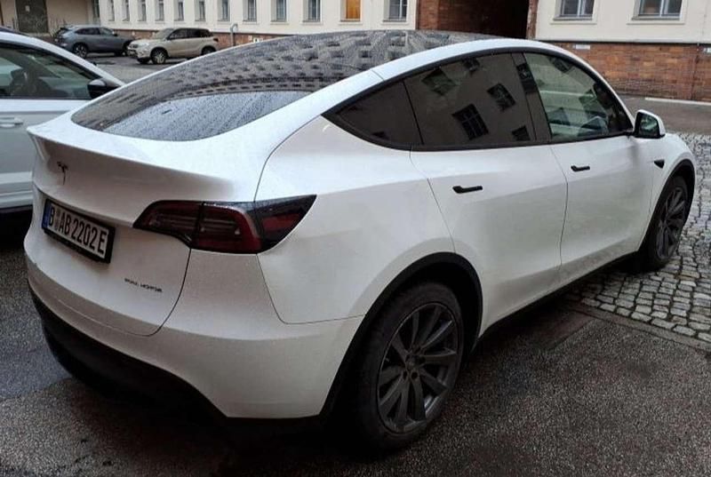 Gebraucht Tesla Model Y 378 kW (514 PS) 2023 Multicoat: pearl white SUV