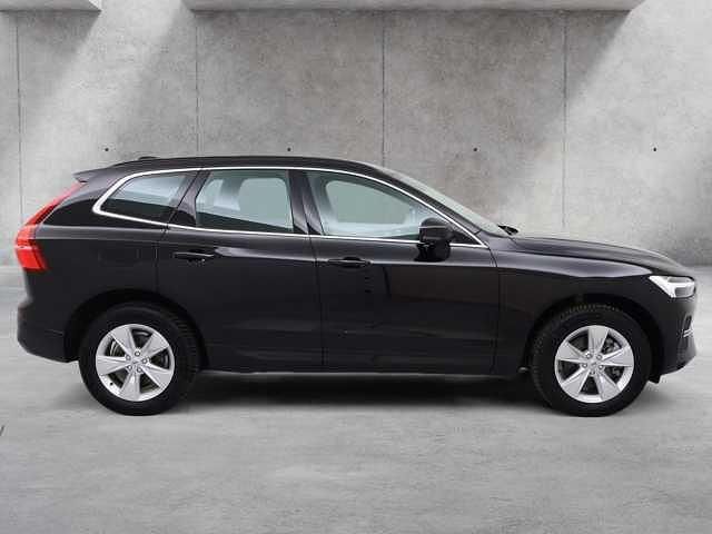 Gebraucht Volvo XC60 Core 197 PS (144 kW) 2023 Onyx schwarz SUV