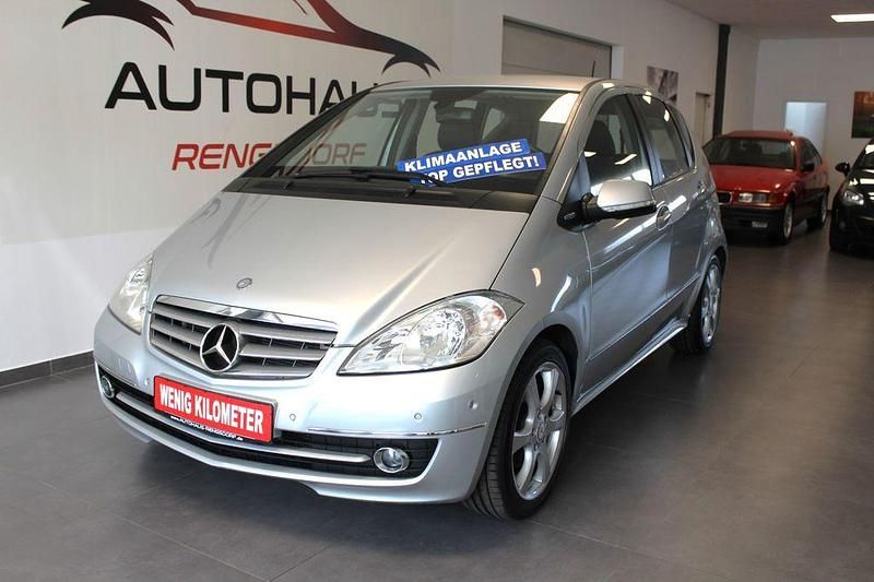 Silber Gebraucht 2010 Mercedes A180 Limousine | 6.990 € (Etwas zu teuer) - Bild 1/4