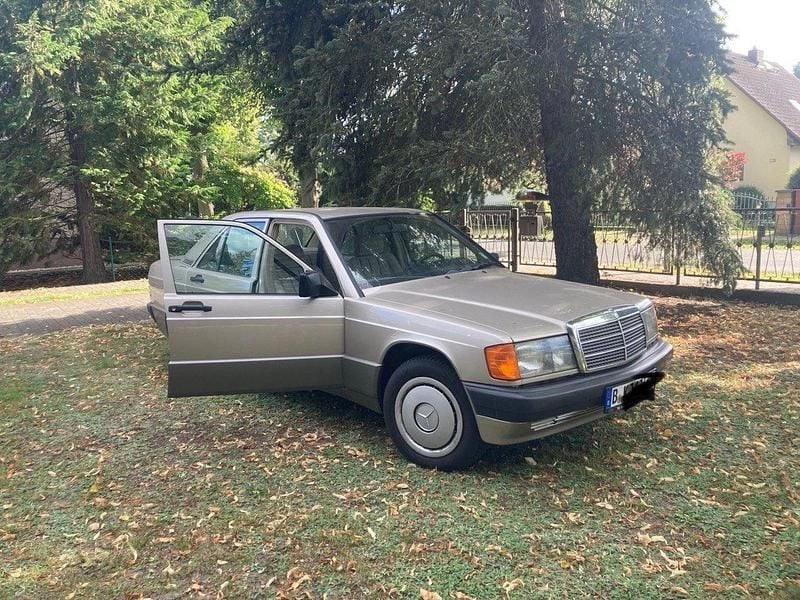 Gebraucht Mercedes 190 109 PS (80 kW) 1991 Beige Limousine
