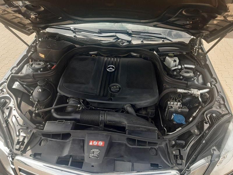 Gebraucht Mercedes E200 Avantgarde 136 PS (100 kW) 2012 Grau Limousine