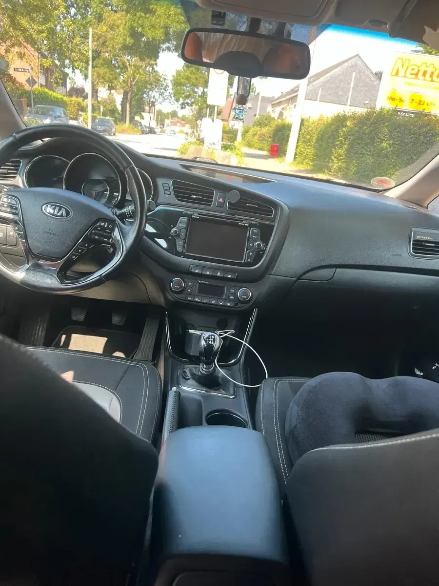 Używany Kia Ceed 135 KM (99 kW) 2015 Czarny Hatchback