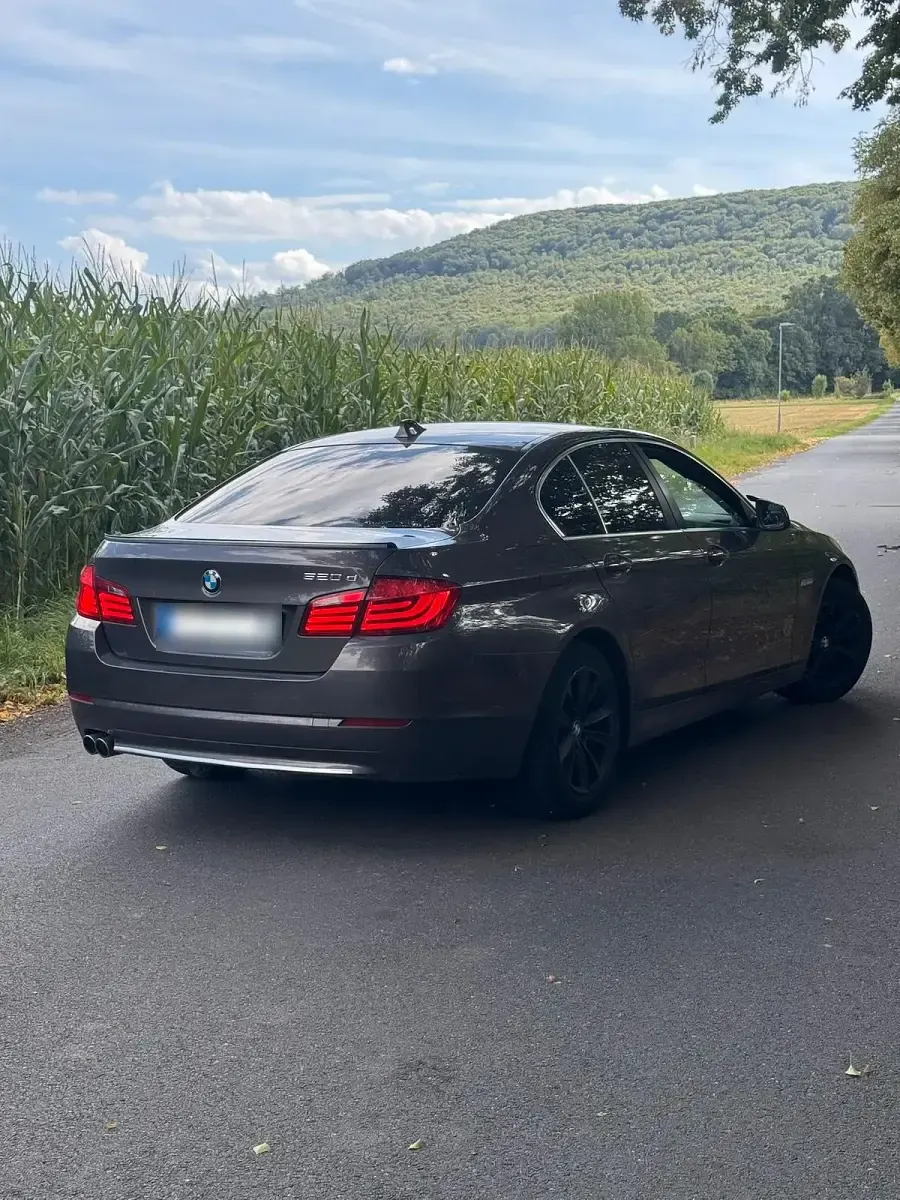 Gebraucht BMW 520 184 PS (135 kW) 2012 Braun Limousine