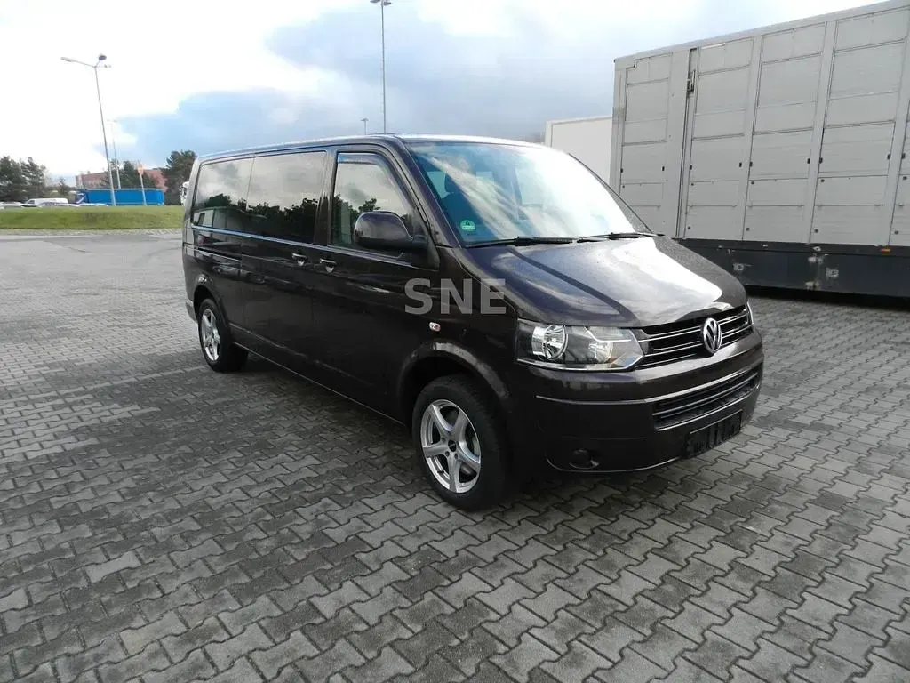 Gebraucht VW Caravelle Comfortline 179 PS (131 kW) 2014 Dark wood perleffekt Van
