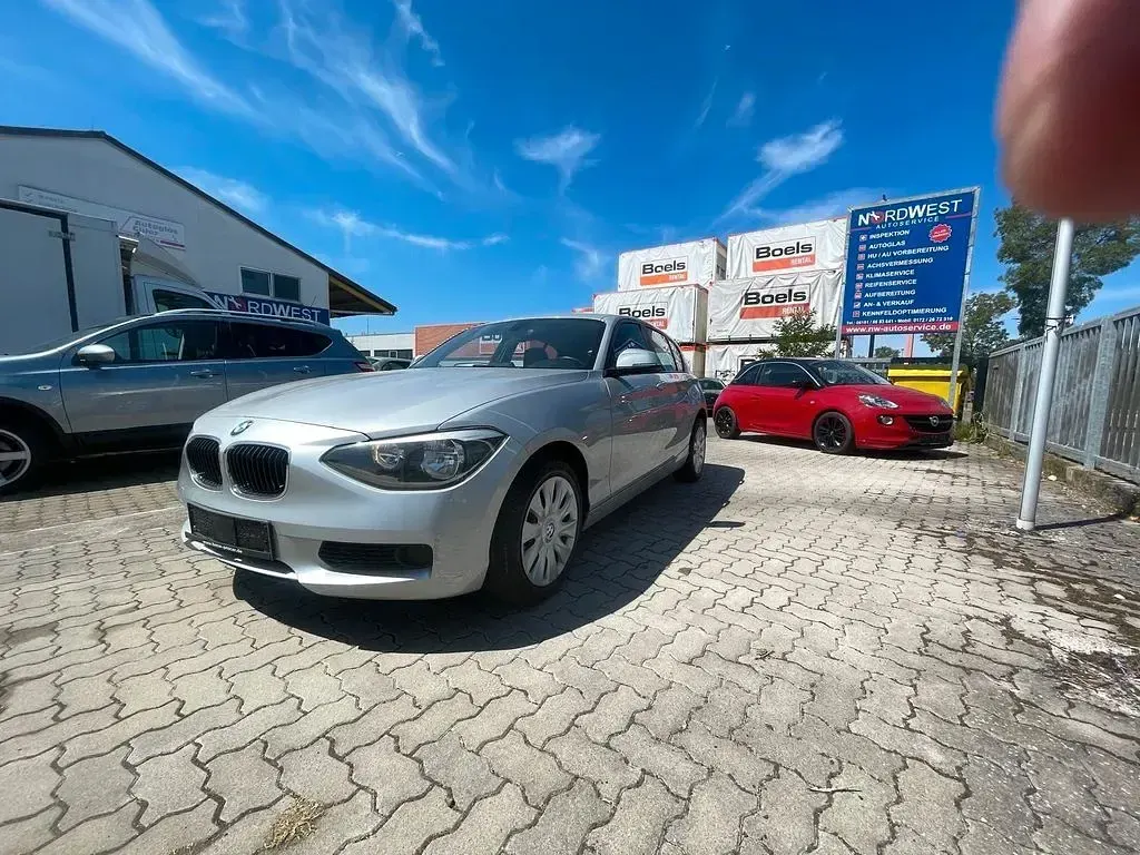 Gebraucht BMW 116 Sport Line 136 PS (100 kW) 2014 Silber Kleinwagen