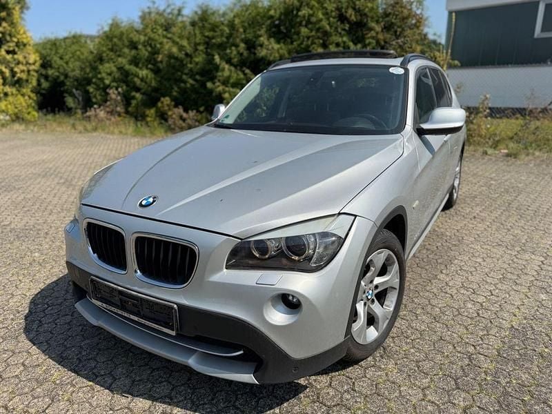 Silber Gebraucht 2011 BMW X1 Sport Line SUV | 7.890 € (Superpreis) - Bild 1/4