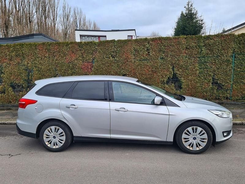 Gebraucht Ford Focus 120 PS (88 kW) 2017 Silber Limousine