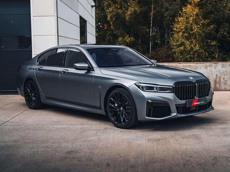 Grau Gebraucht 2022 BMW 745e Sport Line Limousine | 61.900 € (Teuer) - Bild 1/4
