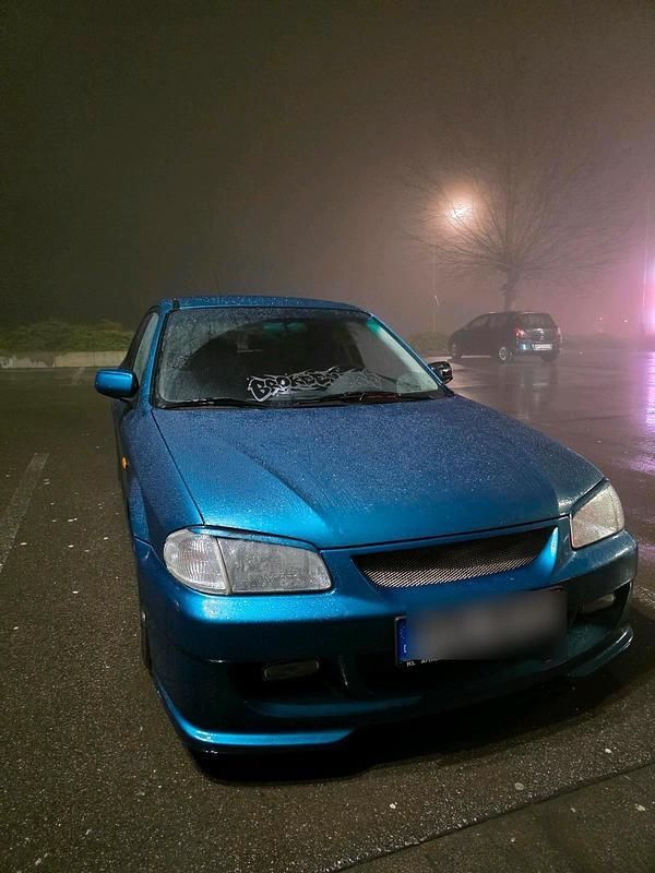 Gebraucht Mazda 323 131 PS (96 kW) 1999 Limousine