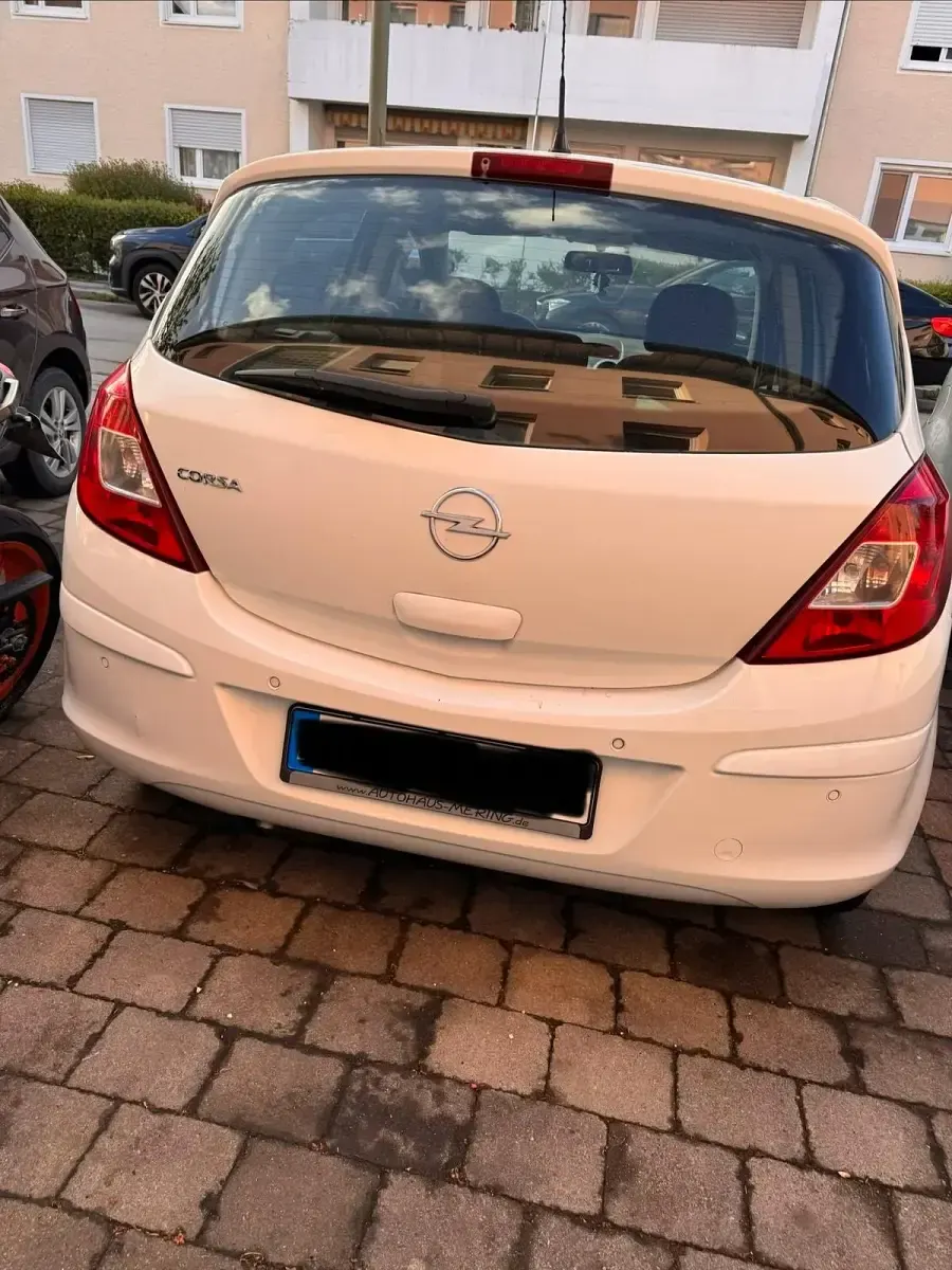 Używany Opel Corsa 680 KM (500 kW) 2009 Biały Hatchback