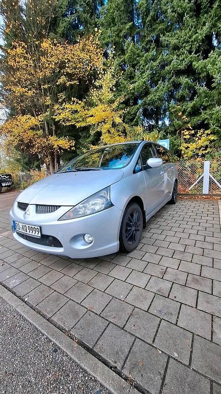 Silber Gebraucht 2007 Mitsubishi Grandis Van / Kleinbus | 2.000 € (Guter Preis) - Bild 1/4
