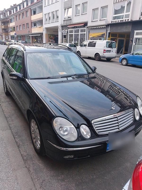 Schwarz Gebraucht 2003 Mercedes E240 Limousine | 3.100 € (Fairer Preis) - Bild 1/4