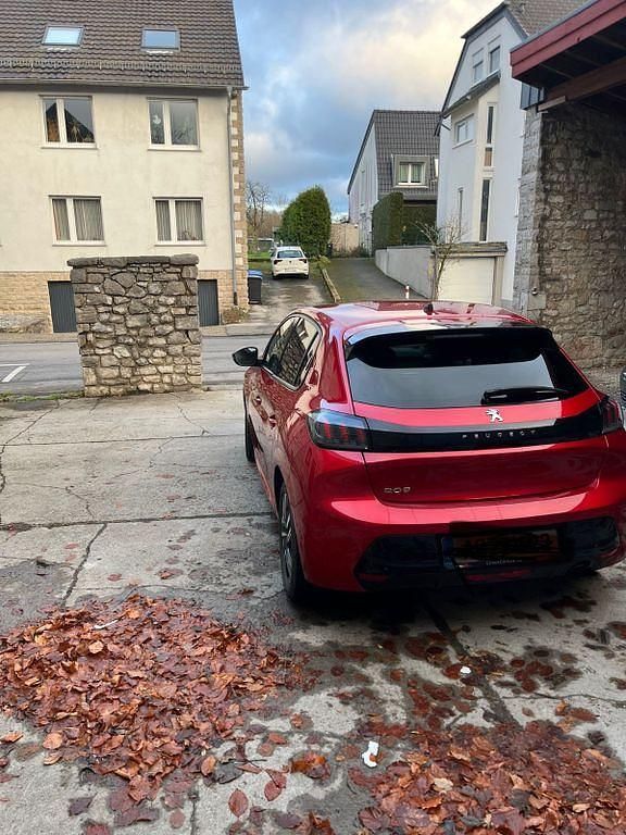Gebraucht Peugeot 208 Allure 101 PS (74 kW) 2021 Rot Kleinwagen