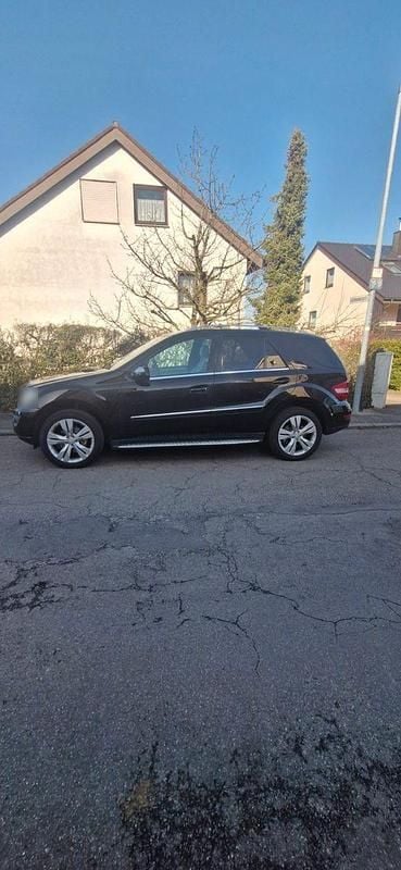 Gebraucht Mercedes ML350 231 PS (169 kW) 2010 Schwarz SUV