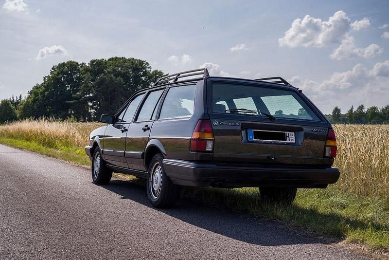 Schwarz Gebraucht 1987 VW Passat Trendline Kombi | 8.450 € - Bild 1/4