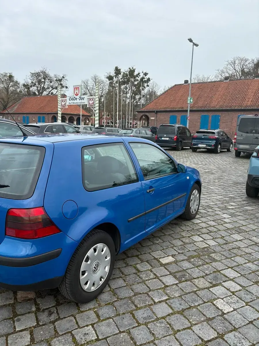 Gebraucht VW Golf IV 75 PS (55 kW) 2002 Blau Kleinwagen