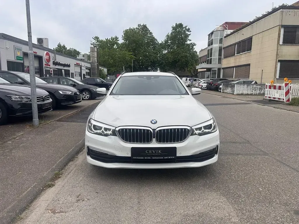 Gebraucht BMW 520 Performance 190 PS (139 kW) 2020 Alpinweiss iii Kombi